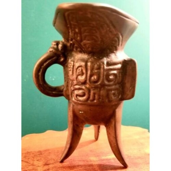 Antique Ceremonial Ritual Bronze Tripod Wine Warming Vessel Chinese Jue Style - Picture 9 of 10